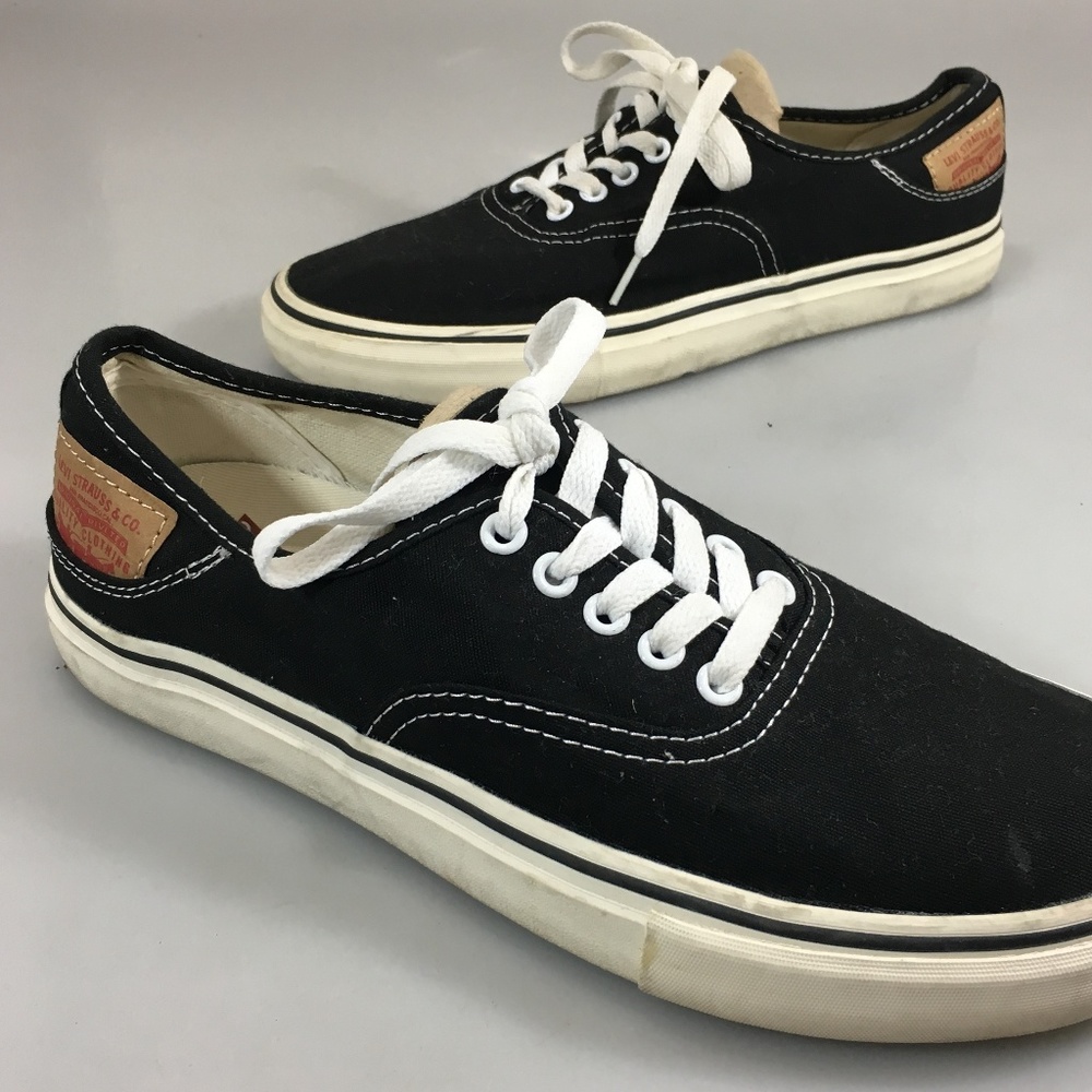 Levis 9.5 Black Canvas Leather Patch Gym Shoes